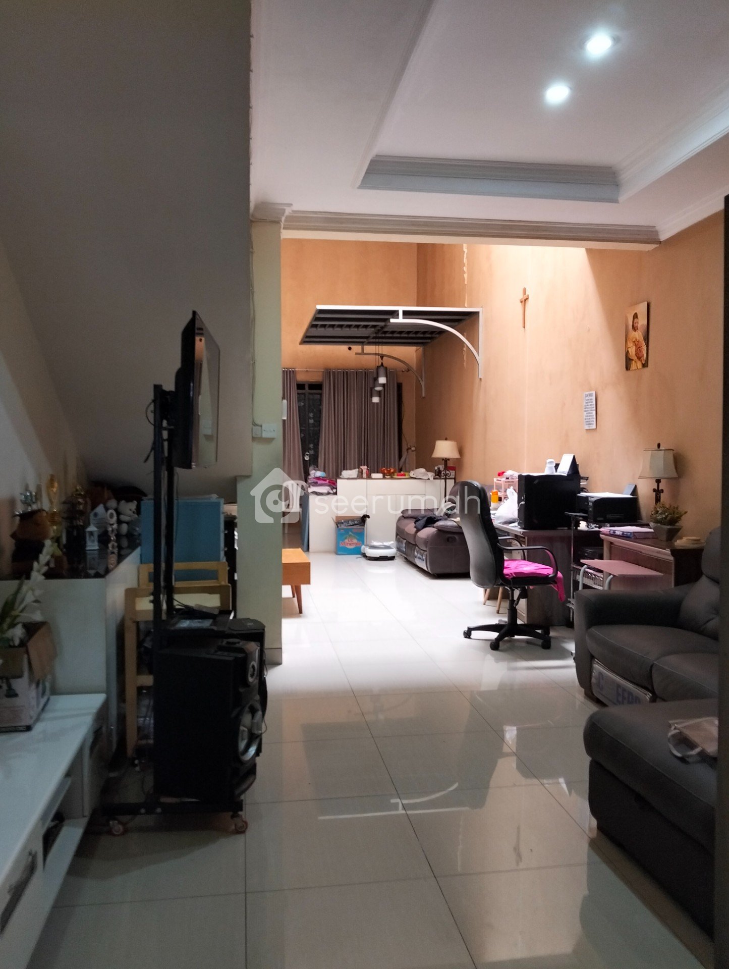 Rumah Mewah di Mekar Wangi Bandung - Luas Nyaman, Dekat Pusat Perbelanjaan, Siap Huni - Image 2