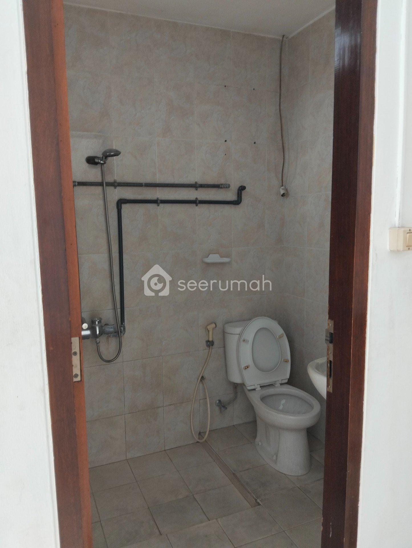 Rumah Mewah Siap Huni di Mekar Wangi Bandung - Bebas Banjir, Dekat Tol, Fasilitas Lengkap - Image 8