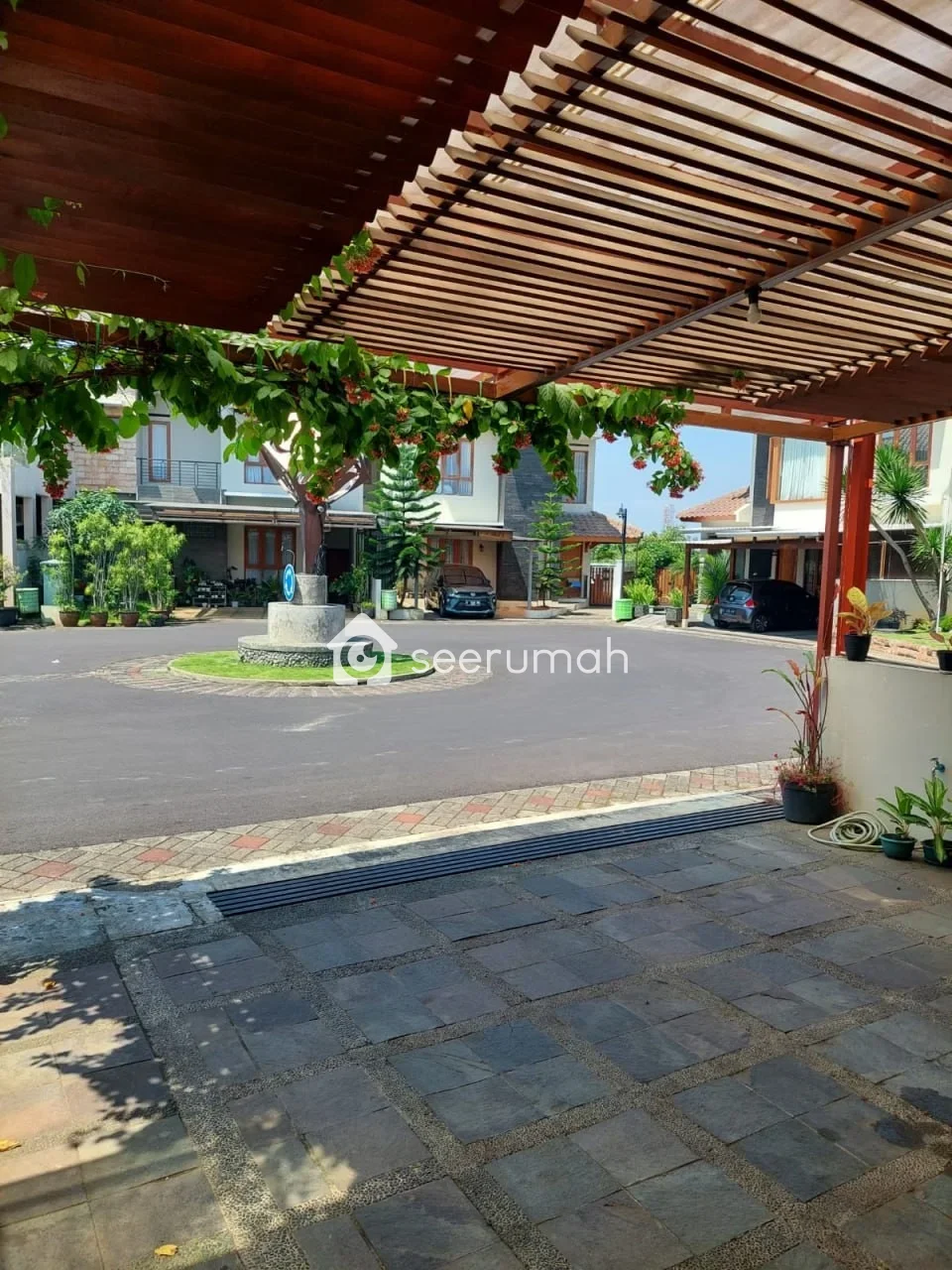 Rumah Lux Semi Furnished di Cluster Cigadung Bandung - Image 2