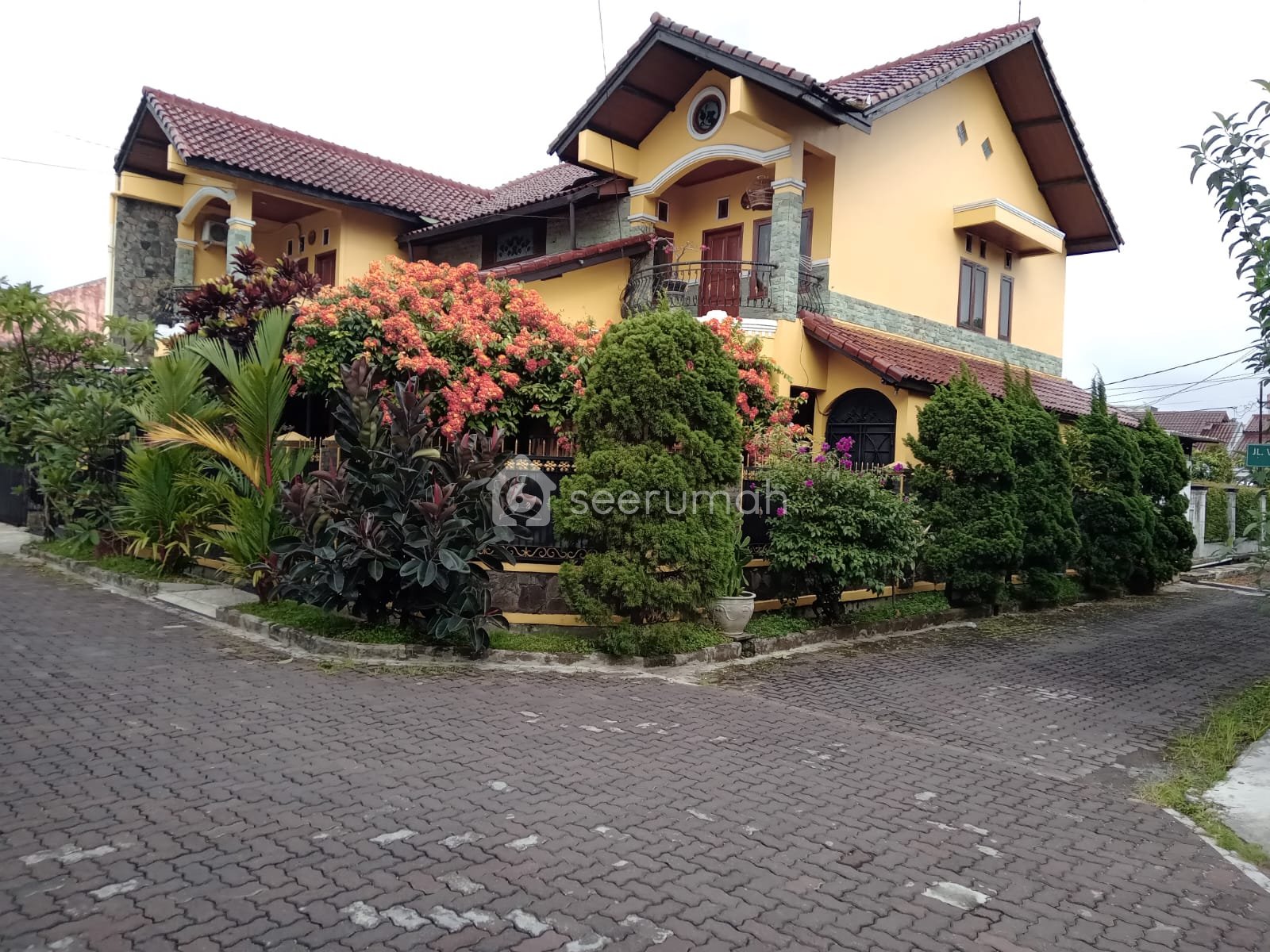 Rumah 3 Lantai Metro Margahayu - Image 1
