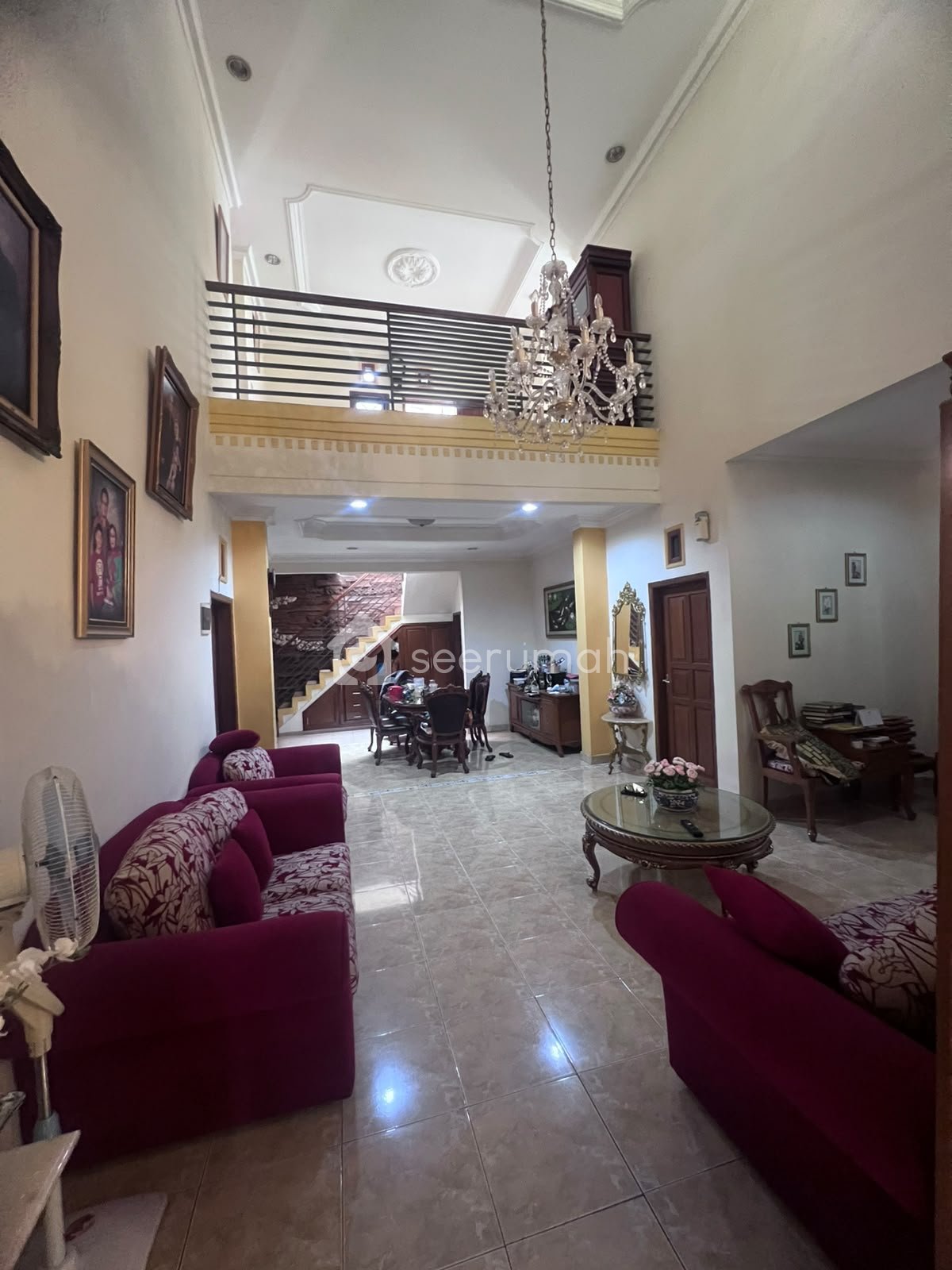 Lihat 9 foto lainnya dari properti: Rumah 3 Lantai Metro Margahayu