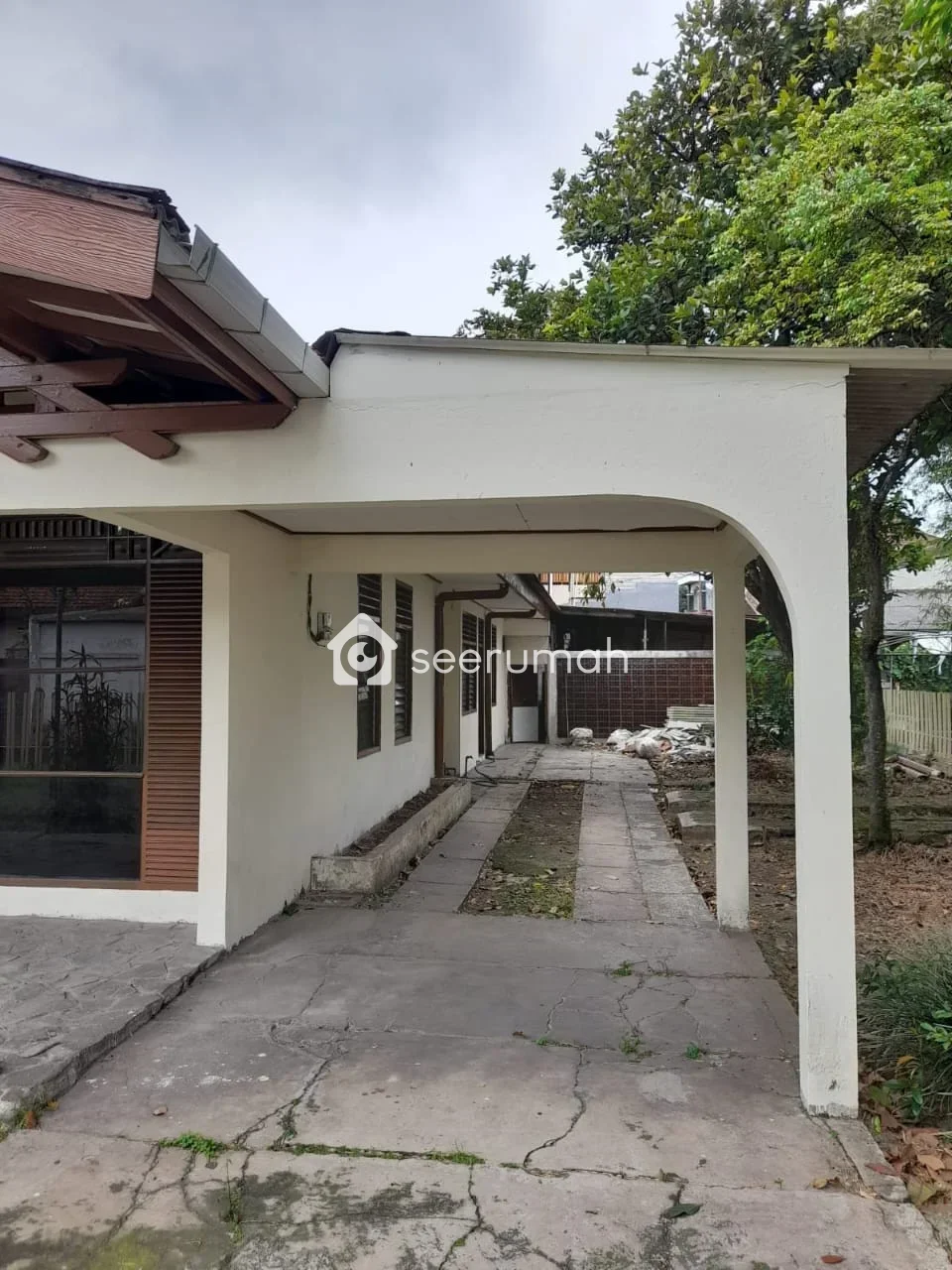 Foto 5 properti: Rumah Luas Pojok di Pusat Kota Bandung Buahbatu - 5 Kamar