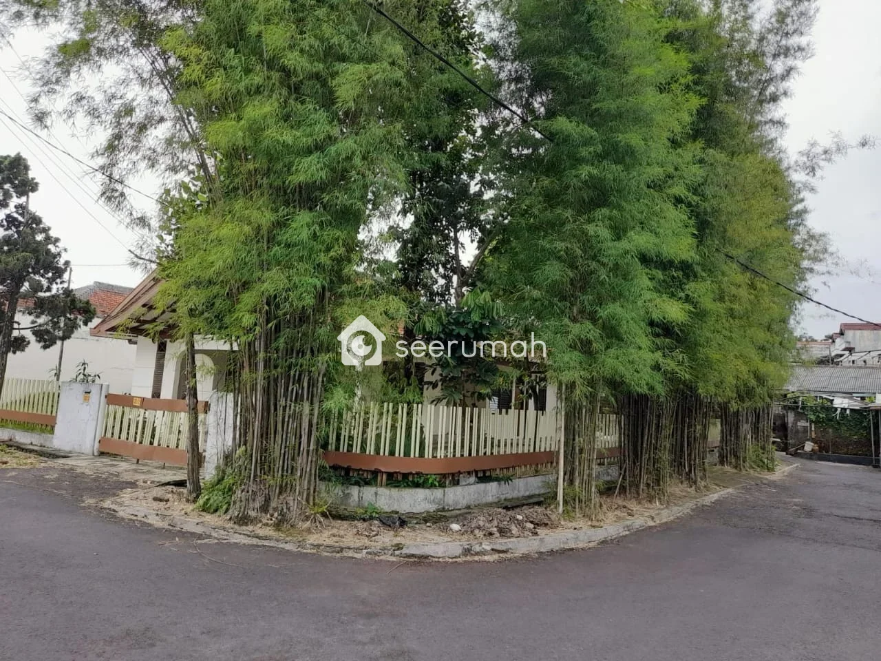 Foto 3 properti: Rumah Luas Pojok di Pusat Kota Bandung Buahbatu - 5 Kamar