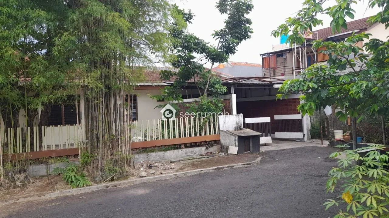 Foto 6 properti: Rumah Luas Pojok di Pusat Kota Bandung Buahbatu - 5 Kamar