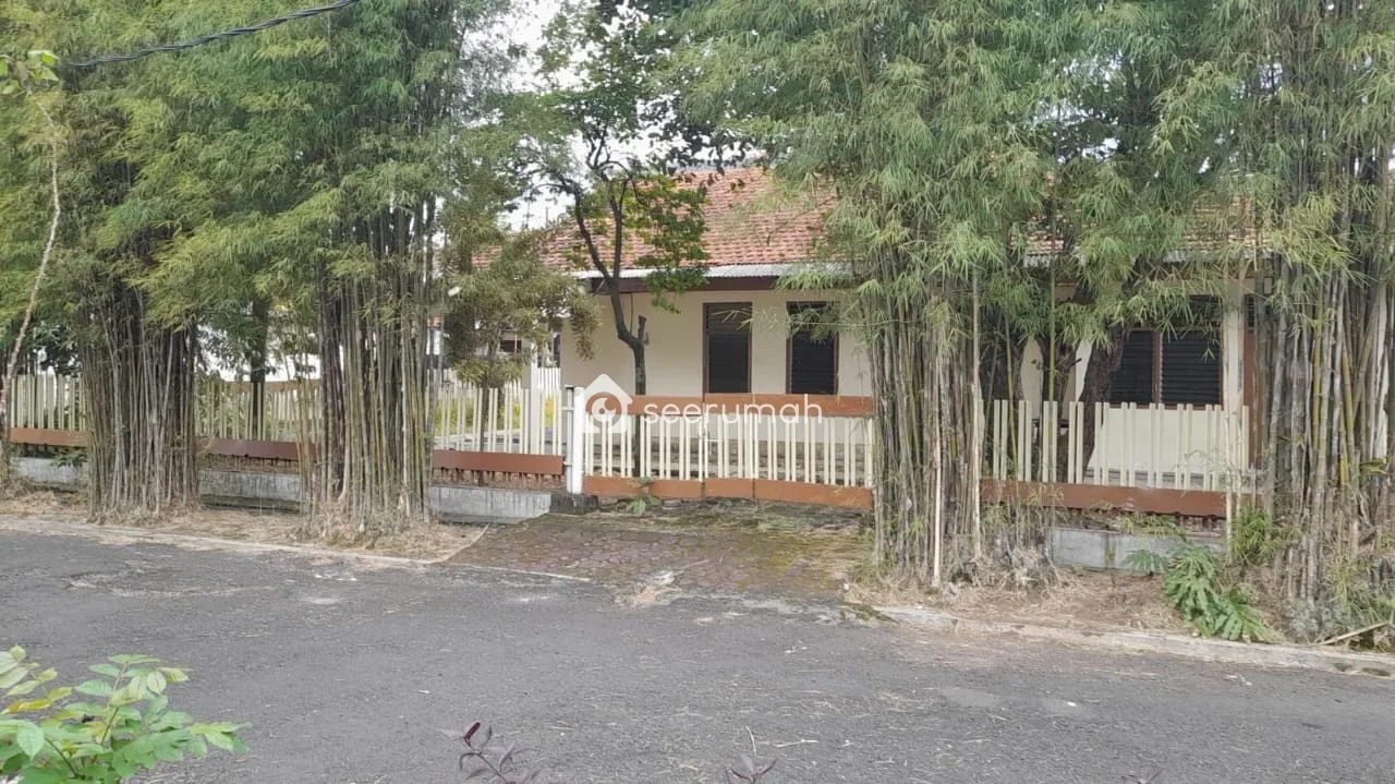 Foto 4 properti: Rumah Luas Pojok di Pusat Kota Bandung Buahbatu - 5 Kamar