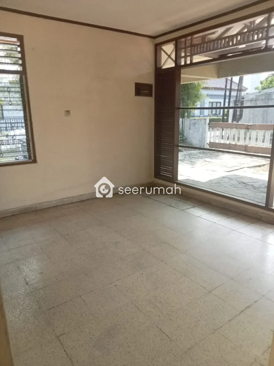 Rumah Luas Pojok di Pusat Kota Bandung Buahbatu - 5 Kamar - Image 2